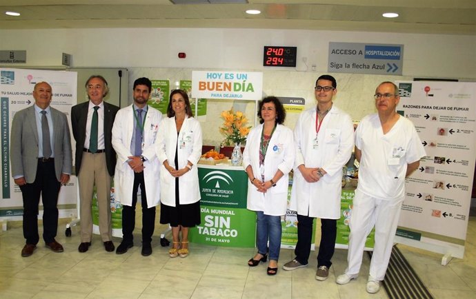 Granada.- El Hospital San Cecilio anima a sus usuarios a liberar sus pulmones de humo