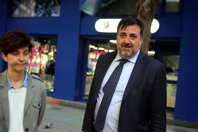 La Policía registra las oficinas de la SD Huesca