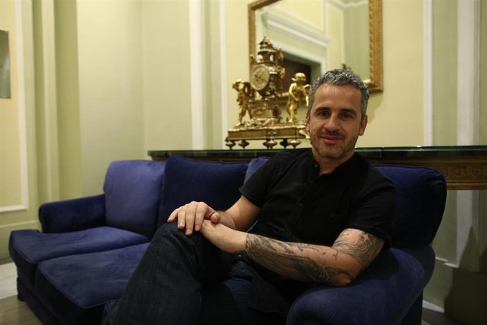 Pool de prensa con José Peixoto, invitado de la Feria del Libro de Madrid