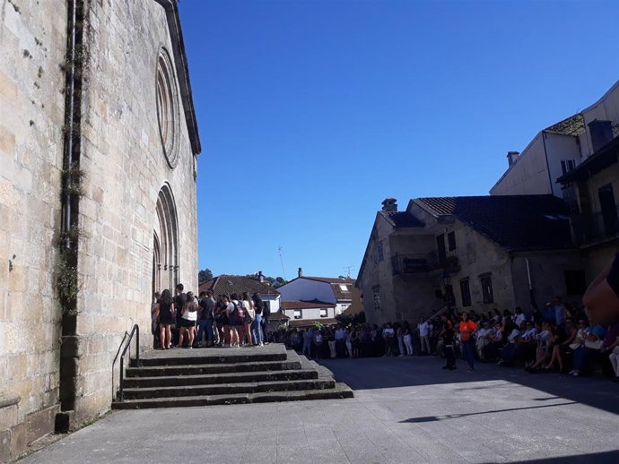 Redondela se despide de los tres jóvenes fallecidos en la AP-9 en un funeral multitudinario