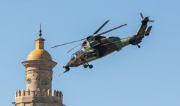 EXHIBICIÓN EN EL RÍO GUADALQUIVIR POR EL DÍA DE LAS FUERZAS ARMADAS