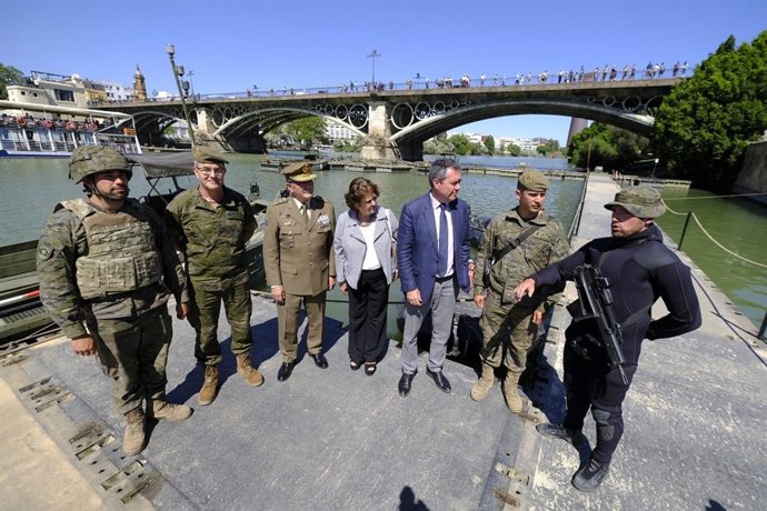 Sevilla.- Espadas celebra la "enorme respuesta" ciudadana a los actos del Día de las Fuerzas Armadas