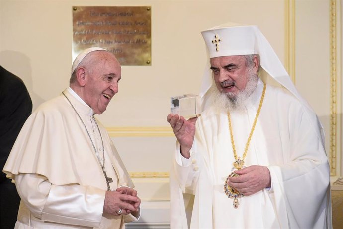 Pope meets Romanian Patriarch