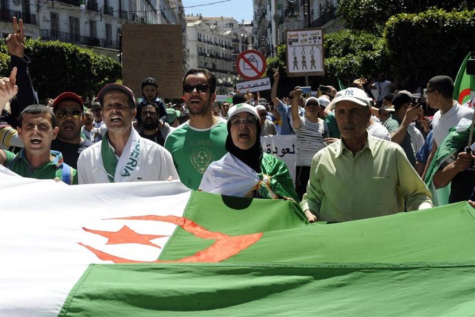 Algeria protesters stage first mass rally of Ramadan