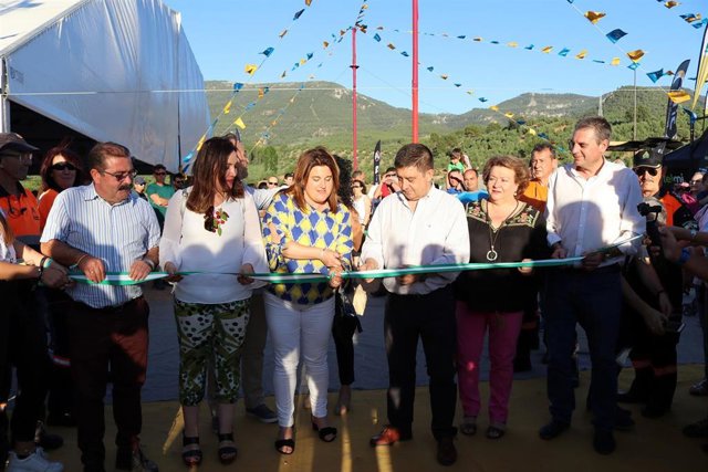 Jaén.- MásJaén.- El Festival del Aire vuelve a potenciar a Segura de la Sierra como escenario para deportes aéreos