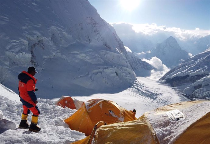 India.- Desaparecen ocho montañistas mientras ascendían el pico Nanda Devi en la cordillera del Himalaya