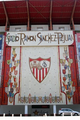 Sevilla.- El estadio Ramón Sánchez-Pizjuan acoge este domingo de 16,00 a 21,00 la capilla ardiente de José Antonio Reyes