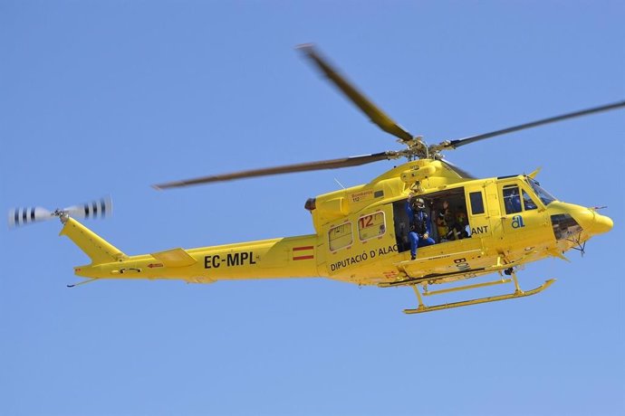 Sucesos.- Un helicóptero de los bomberos de Alicante rescata a un senderista accidentado en Caudete (Albacete)