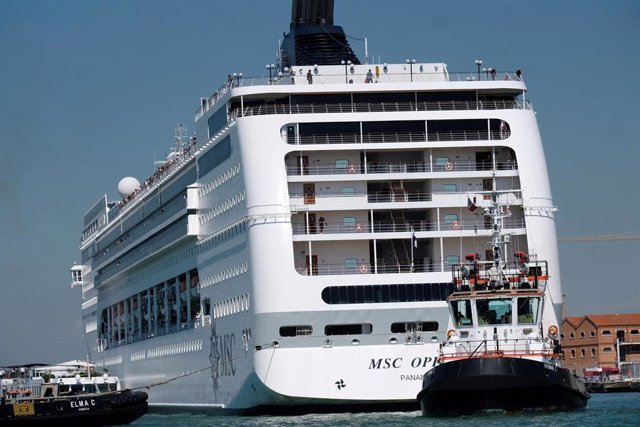 Italia.- Cinco heridos por el impacto de un crucero contra un muelle y un barco turístico en un canal de Venecia