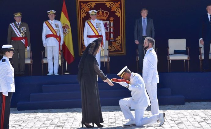 Sevilla.- El buque de acción marítima 'Audaz' recibe su bandera de combate