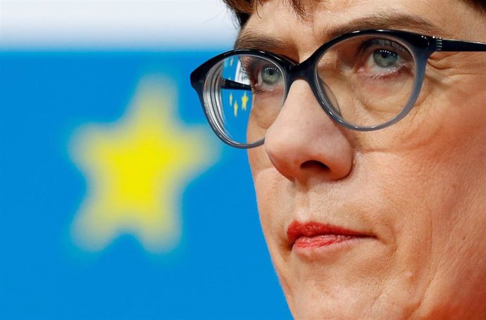 Alemania.- La sucesora de Merkel pide al SPD que deje a un lado los "tacticismos" y mantenga la "gran coalición"
