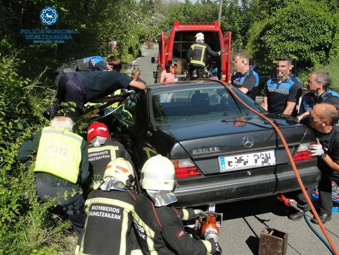 Sucesos.- Herida grave una joven al ser arrollada por su vehículo en un vial en la zona del cementerio de Pamplona