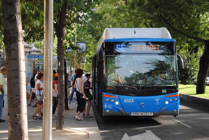 Hasta 20 autobuses circularán entre Atocha y Nuevos Ministerios, con parada en Recoletos, por las obras de Cercanías