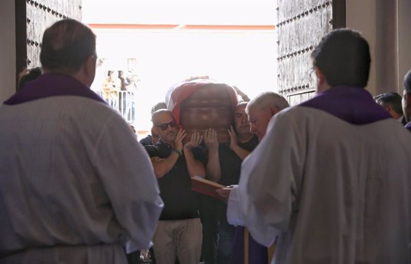 Multitudinario funeral a Reyes en Utrera - Superdeporte