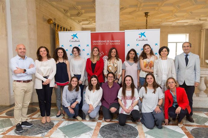 CaixaBank y Microsoft Ibérica premiarán a las 11 mejores alumnas de España de grados universitarios técnicos