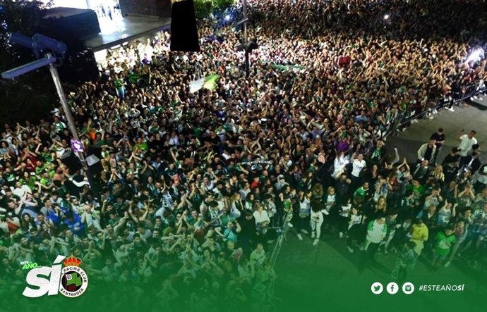 Santander.- La plantilla del Racing celebrará esta tarde el ascenso con los niños en la plaza del Ayuntamiento
