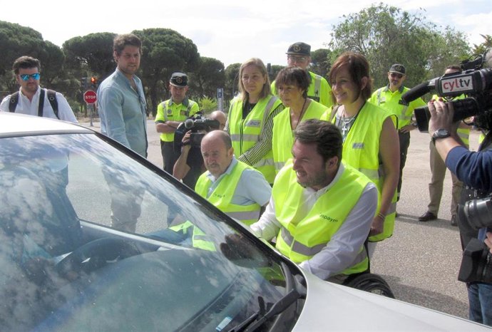 DGT y Aspaym concienciarán a conductores en una campaña contra alcohol y drogas al volante con 2.500 controles diarios