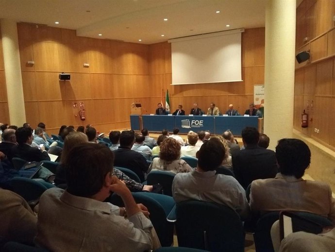 Huelva.-Puertos.-La FOE y el CADE contarán con una oficina para asesorar sobre licitaciones y concursos del puerto