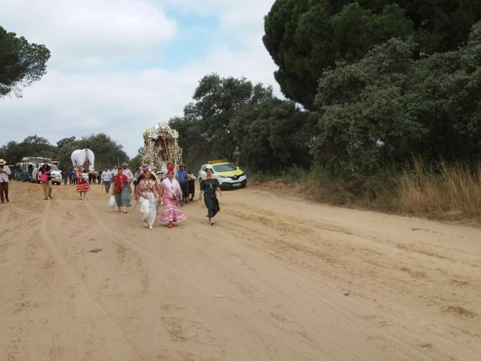 Romeros, en el camino de vuelta de la aldea de El Rocío. 
