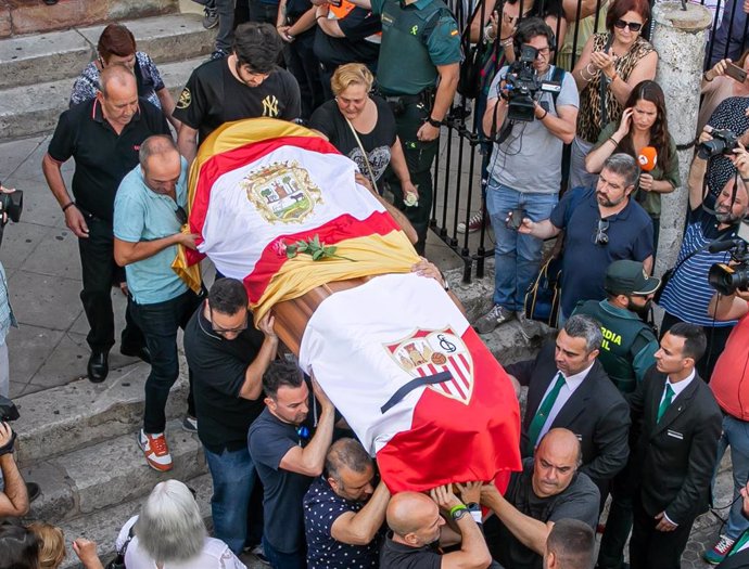 Funeral del futbolista José Antonio Reyes. En la Iglesia de Santa María.  de Utrera Sevilla.