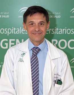 Sevilla.-Un especialista en Cirugía del Hospital Virgen del Rocío, presidente de la Sociedad Española de Coloproctología