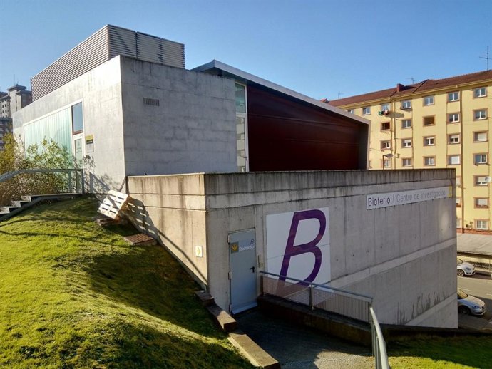 La Universidad de Oviedo dice que hace todo lo posible para que López Otín siga investigando en "su casa"