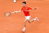 Djokovic entra arrollador en cuartos de Roland Garros y Nishikori se cita con Nadal