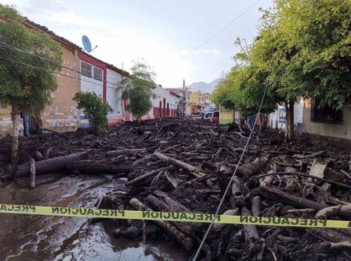 Una tormenta provoca el desborde de un río al sur del estado mexicano de Jalisco