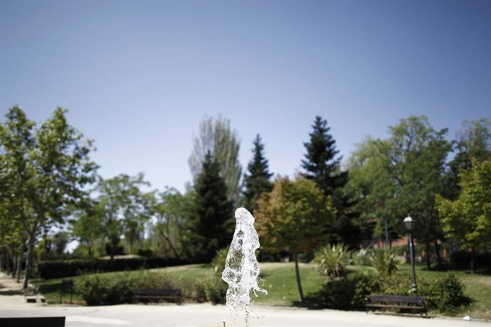 Buen tiempo. Sol. Altas temperaturas. Parque. 