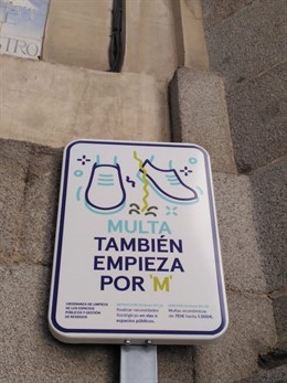 Ayuntamiento instala medio centenar de señales en 'puntos negros' sobre prohibiciones como orinar en la calle