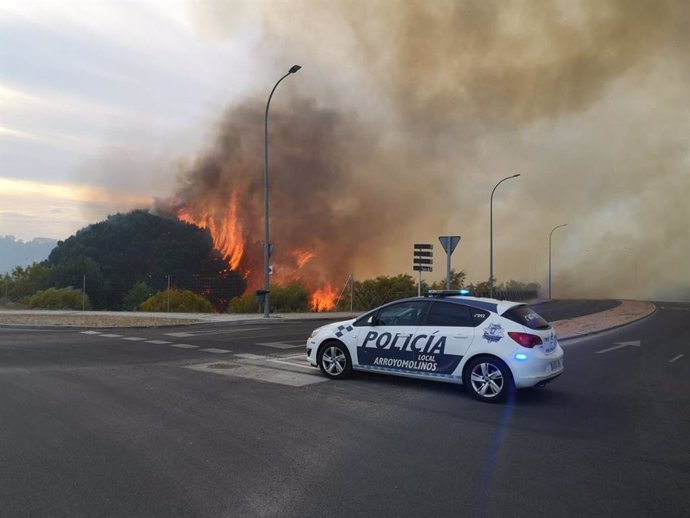 Arroyomolinos.- Vecinos piden retén de bomberos tras el incendio ayer de varias hectáreas de vegetación junto a chalés