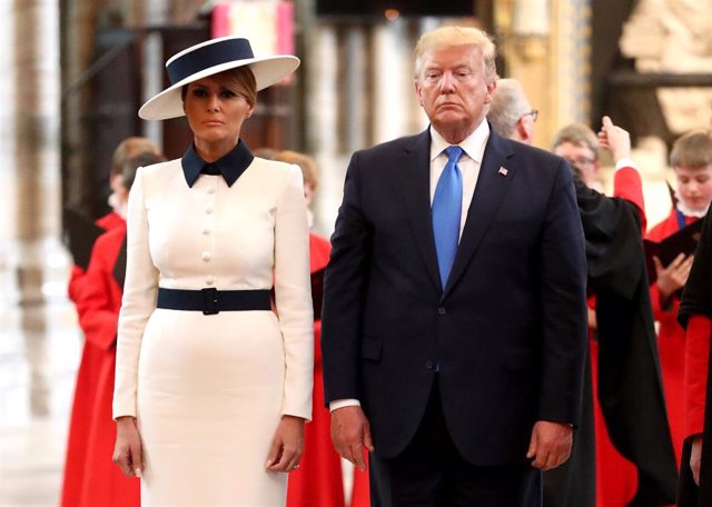 Melania Trump deslumbra con un elegante vestido en su visita a la reina Isabel II