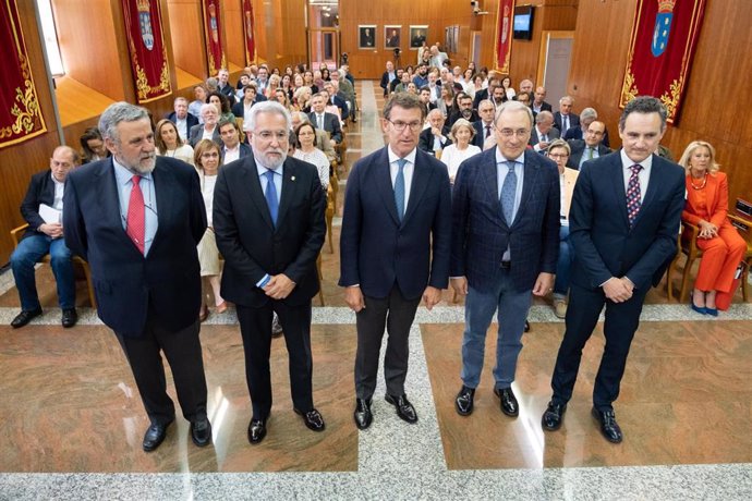 El proyecto 'Anecdotario do Parlamento de Galicia' recopila las mejores vivencias de las 7 primeras legislaturas