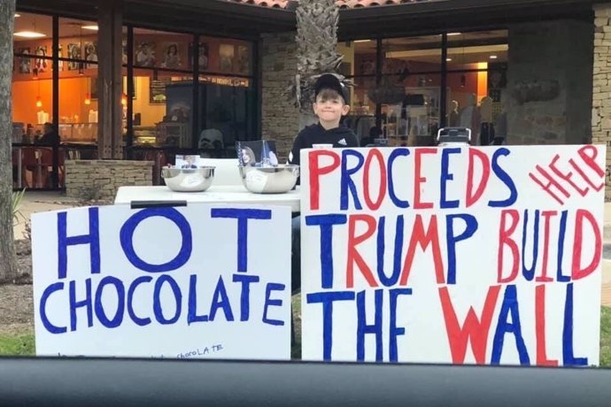 EEUU.- Un niño de siete años recauda 22.000 dólares para el muro de Trump vendiendo chocolate y limonada