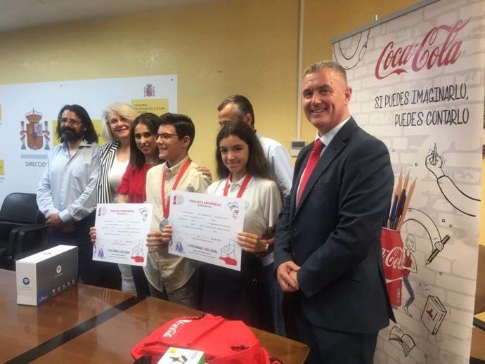 Los ganadores de Ceuta y Melilla del Concurso de Relato Jóvenes de Talento de Coca-Cola reciben sus premios