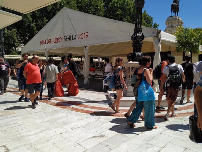 Sevilla.- El griego Petros Márkaris pondrá el broche de oro este domingo a la Feria del Libro