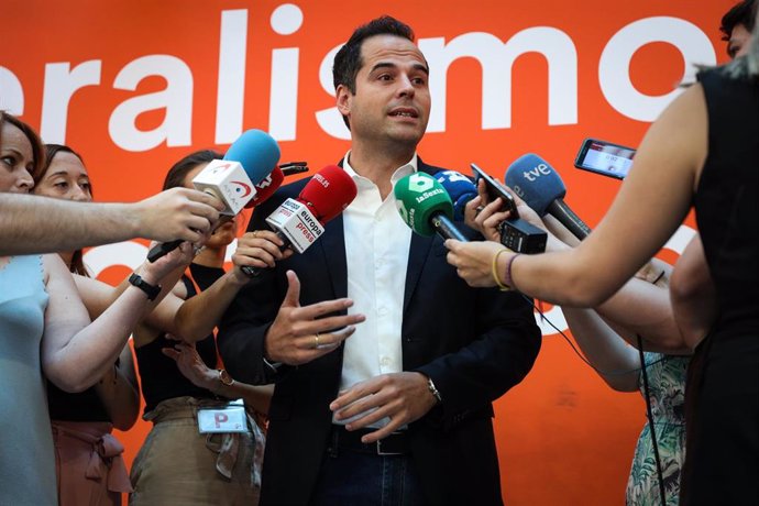El Candidato de Ciudadanos a presidir la Comunidad de Madrid, Ignacio Aguado, atiende a los medios de comunicación para valorar la actualidad política