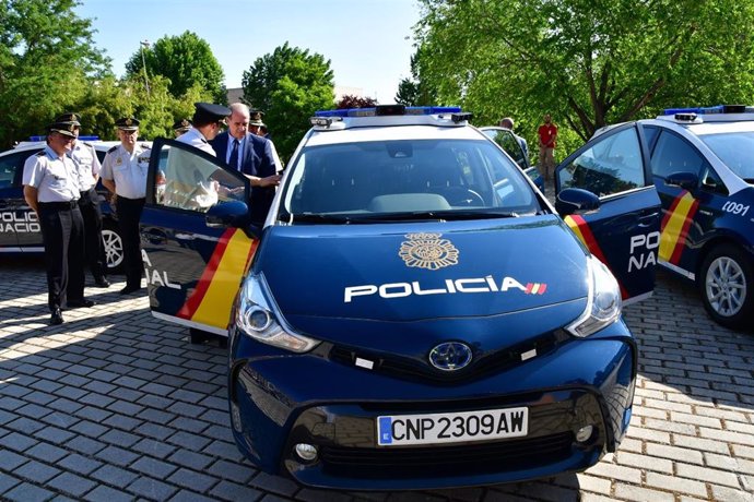 La Policía Nacional presenta sus nuevos vehículos radiopatrullas inteligentes, catalogados como 'oficinas móviles'