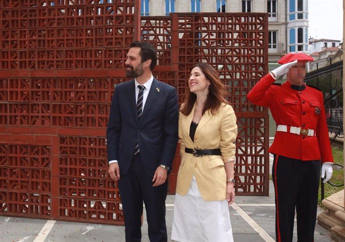 El presidente del Parlamento de Cataluña, Roger Torrent, visita el Parlamento Vasco