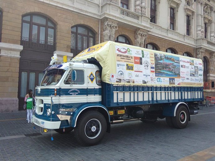 Bilbao recibe al camión que recorre España para apoyar la prevención e investigación sobre el cáncer