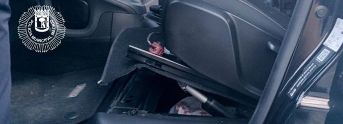 Sucesos.- Policía Municipal halla 110.000 ocultos debajo del asiento de un conductor