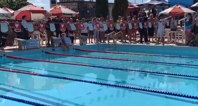Una brasileña de 100 años logra un récord mundial en natación