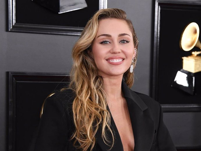 Miley Cyrus, explota y por fin puede contar en 'Black Mirror' cómo es su vida