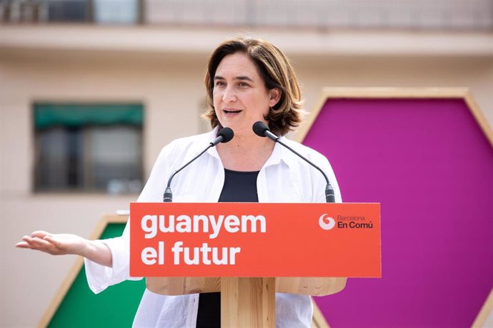 Acto de campaña de Comú Podem en la Plaza Ángel Pestanya en Barcelona