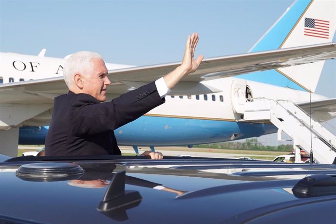 VP Mike Pence and Karen arrive in Indiana