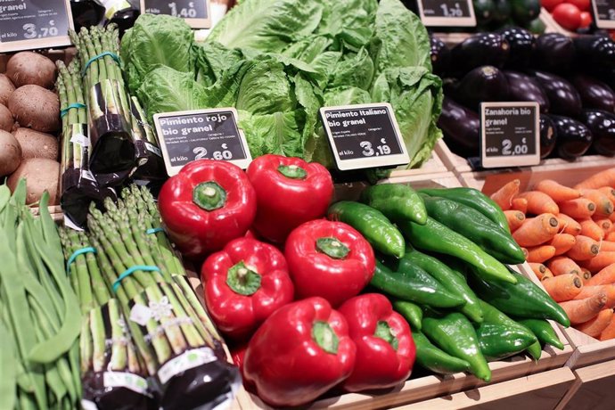 Economía/Consumo.- Carrefour elimina el plástico en la sección de frutas y verduras en sus tiendas 'Bio'