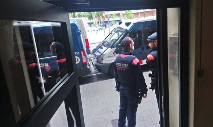 Sucesos.- Seis detenidos por distribución de droga a vendedores ambulantes en Barcelona