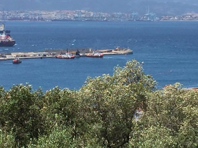 Cádiz.- El submarino nuclear 'USS Olympia' se marcha del puerto de Gibraltar
