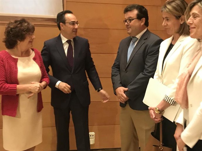 Broto renueva el convenio con Endesa y la FAMCP para pagar la electricidad a familias vulnerables, 8.500 en 4 años
