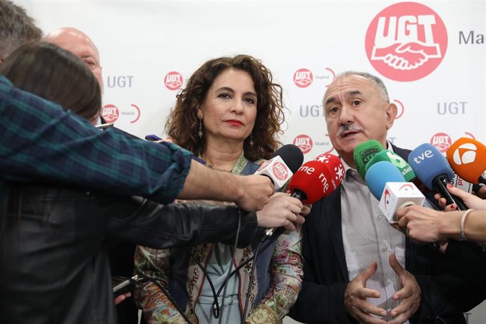 Montero promete una solución para las madres que reclamaron al IRPF de la maternidad antes de la sentencia